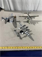 Military model aircrafts, 2 are metal.