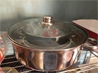 Metal pot with lid