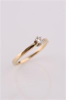 Yellow Gold Ring with Single Diamond