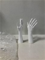 2 PLASTIC DISPLAY HANDS