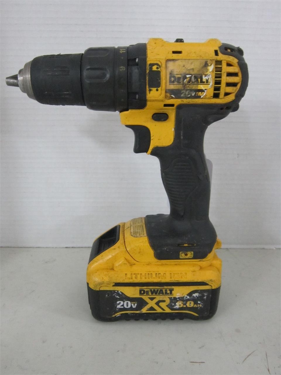 DEWALT DRILL WITH BATTERY