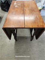 Drop Leaf Gate Leg Table 3' x 2' Folded & 3' x 58"