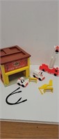 Fisher Price little people Firehouse with Dog and