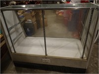 Lighted Glass Display Case, No back glass