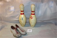 2 BOWLING PINS & BOWLING SHOES