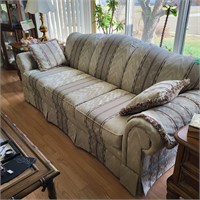 M117 Lovely couch, some fabric wear frm sun