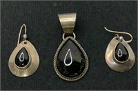 Pair of earrings and pendant w black stone