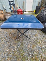 Folding patio table
