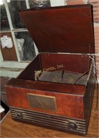 Antique Radiola Victrola In Wood Cabinet