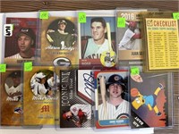 LOT OF 10 SPORTS CARDS
