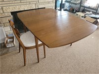 Mid-Century Modern Table and 6 Chairs