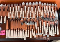 V - FLATWARE SET (K71)