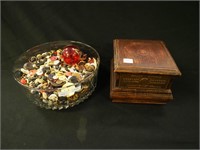Container of vintage buttons (CNI); plus Peerless