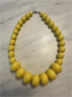 VTG MID CENTURY MOD BRIGHT YELLOW BEADED NECKLACE