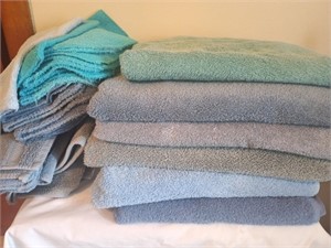 Assorted Towels- 6 Bath, 2 Hand,10+ Washcloths