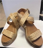 sz 9 WOMANS FASHION SANDALS