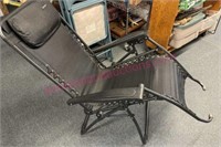 Folding black gravity lounger chair
