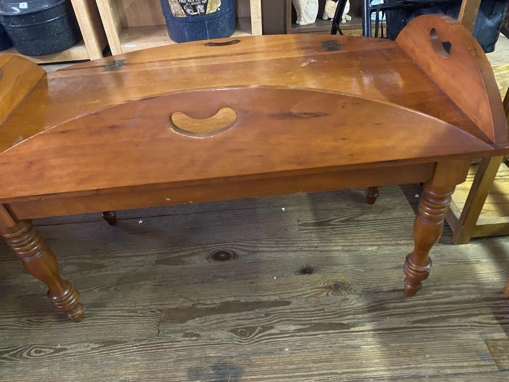 Nice expandable cherry coffee table 18”x26”