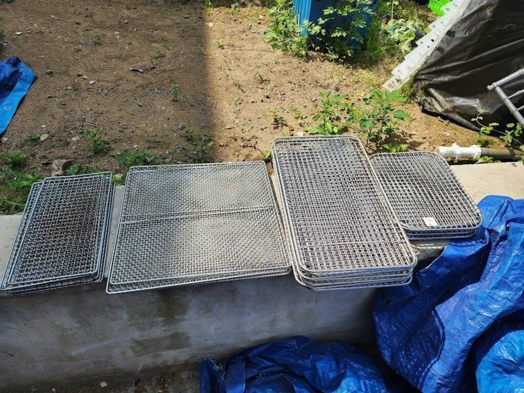 ASSORTED SIZE METAL SCREENS