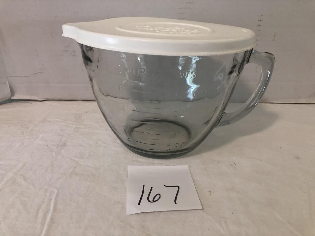 Pampered Chef 8 cup measuring cup w/lid