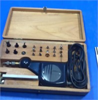 Vibrio-tool in wood case