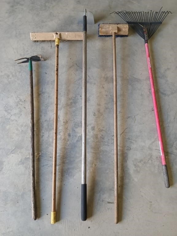 5 asst yard tools