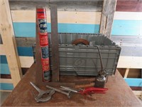 2 SQUARES / OIL CAN / VINTAGE MISC. TOOLS