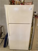 Kenmore Refrigerator / Freezer 66"H x 30"W x 33"D