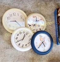 (4) Clocks (LR)