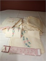 Vtg Tablecloths and Placemats
