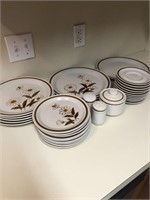 Mid Century Modern Dinnerware Set of Daisy Dishes2