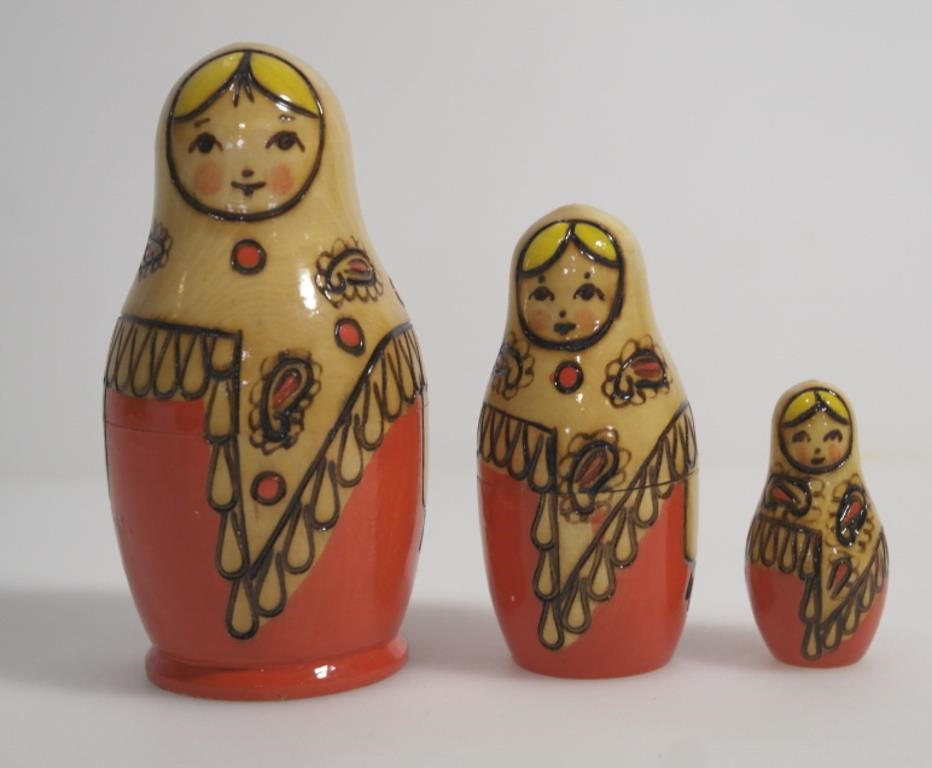 VINTAGE 3-TIERED HANDMADE SLAVIC NESTING DOLLS