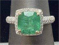 18KT TWO TONE GOLD EMERALD & DIAMOND RING, SIZE