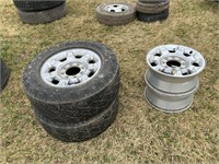 2 Lt275/65R18 Tires, 4 rims