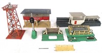 LIONEL O GAUGE MODEL TRAIN ACCESSORIES & BUILDINGS