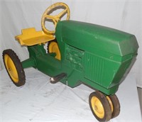 JD 520 Casting Pedal Tractor