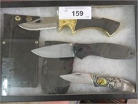 SELECTION OF KNIVES (DISPLAY NOT FOR SALE)