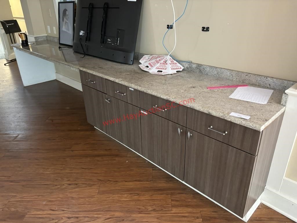 LOT - CABINETS & COUNTER TOP