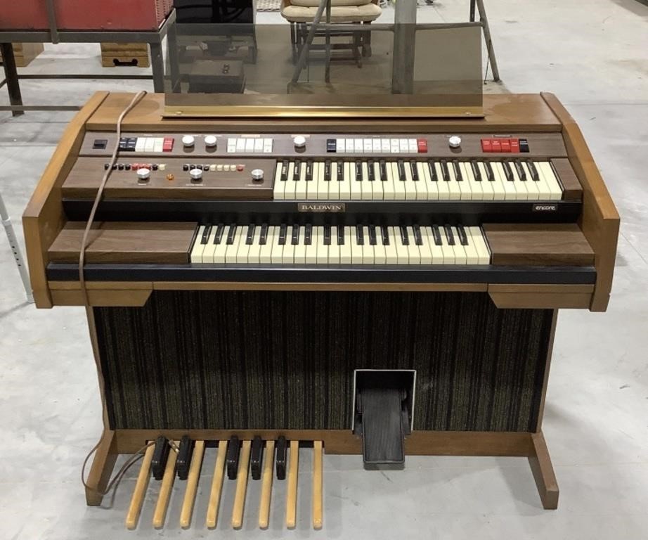 Baldwin electric organ 24x46x36 - works