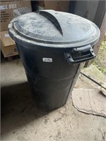 Black garbage can with lid 32 gallon