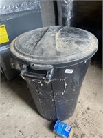 Black garbage can with lid 32 gallon