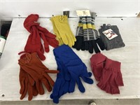 Women’s gloves and leg warmers all have pairs