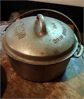 Wagner Ware Cast Iron Dutch Oven