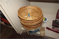 STRAW PLATE HOLDERS