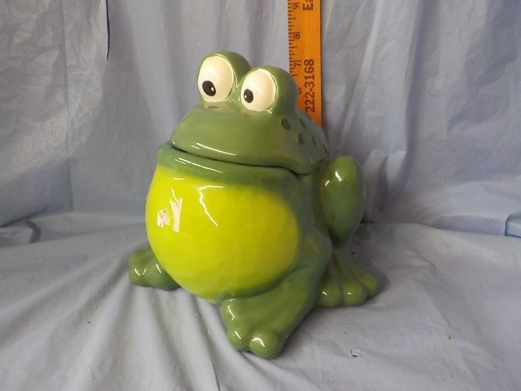 Frog scour pad holder
