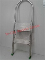 Folding 2-Step aluminum ladder