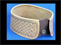 VINTAGE BASKET STAMPED LEATHER COLLAR