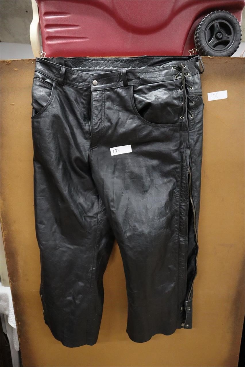 leather riding pants / chaps