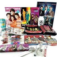 Lot JONAS BROTHERS neuf dont cahiers, revues, etc.