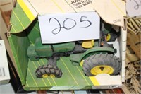 1/16 SCALE JOHN DEERE 5200 FARM TOY